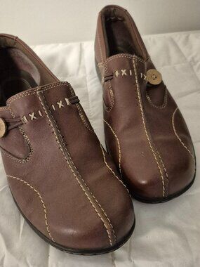 Clarks Bendables Slip On Flats Women’s US 8.5  Brown Leather Shoes NWOT